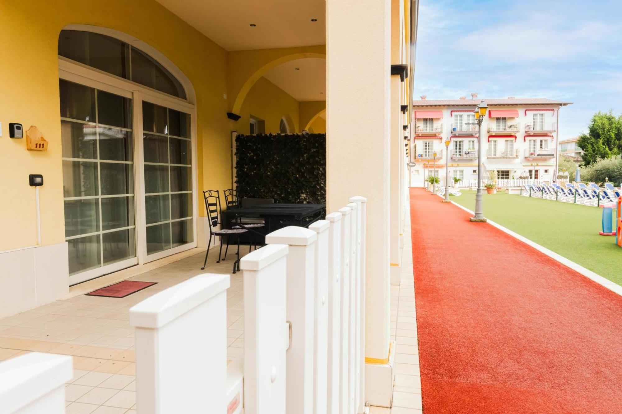 Giardino Dei Colori 111 Residence Pool&Fitness Тосколано-Мадерно Екстер'єр фото